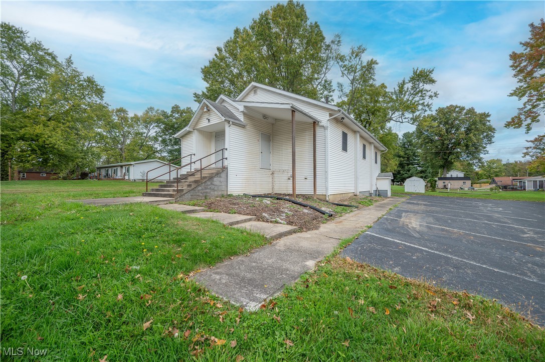 1187 Deforest Road SE Warren OH 44484