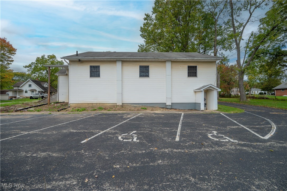 1187 Deforest Road SE Warren OH 44484