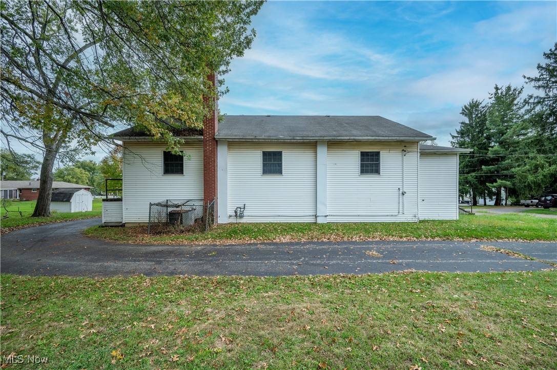 1187 Deforest Road SE Warren OH 44484