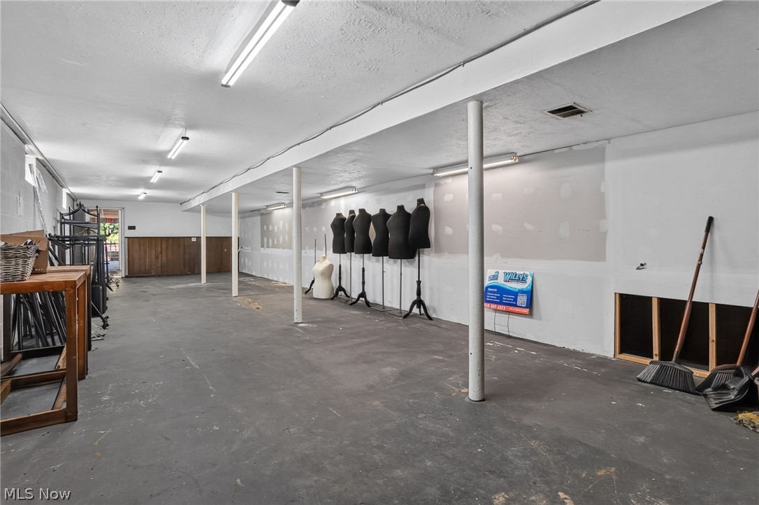 923 W Main Street Geneva OH 44041
