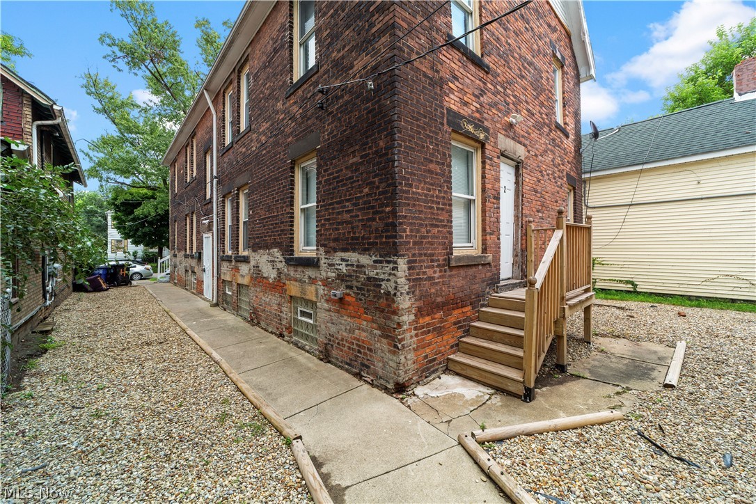 1386 E 43 Cleveland OH 44103