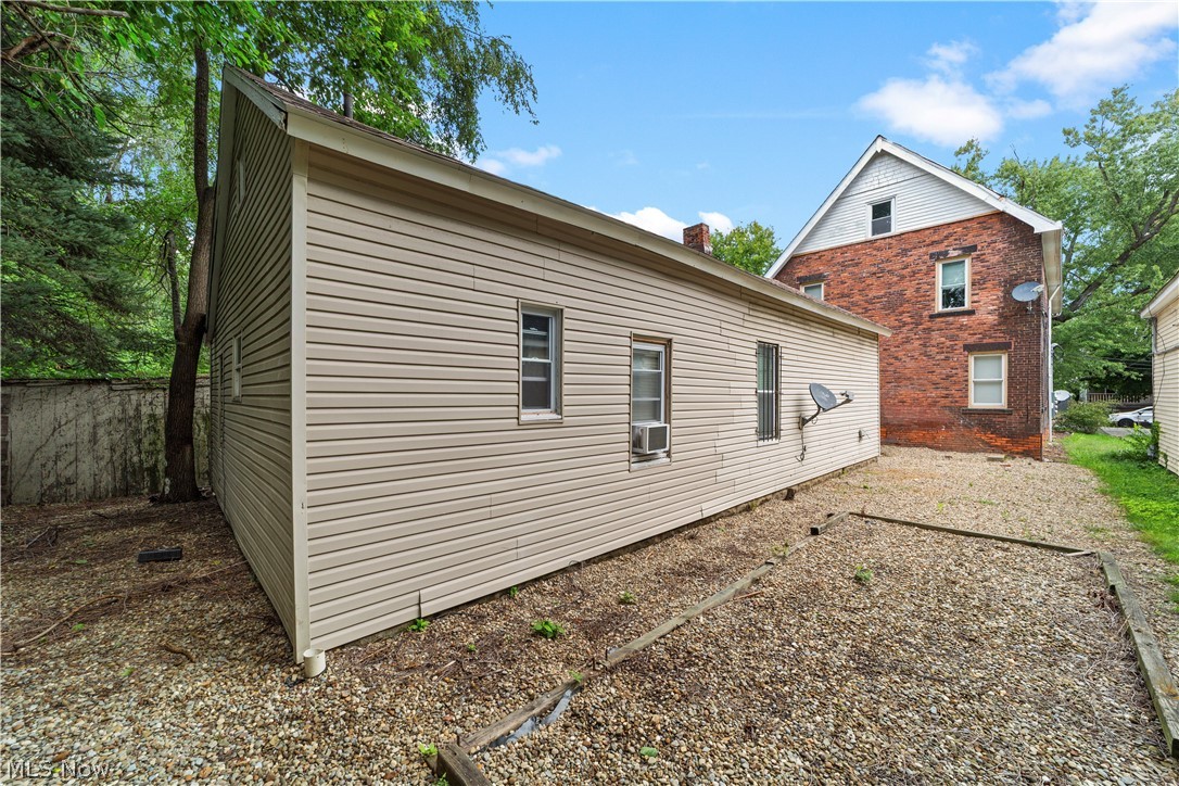 1386 E 43 Cleveland OH 44103