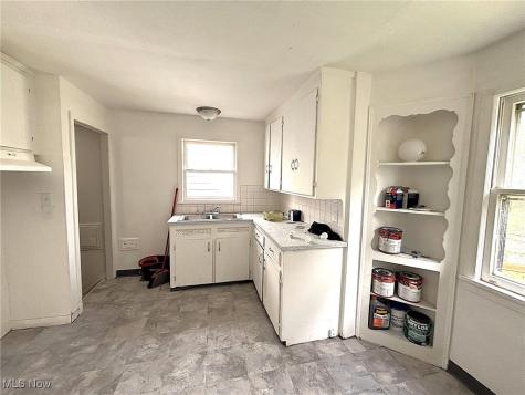 3927 E 153rd Street Cleveland OH 44128