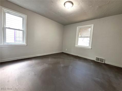3927 E 153rd Street Cleveland OH 44128