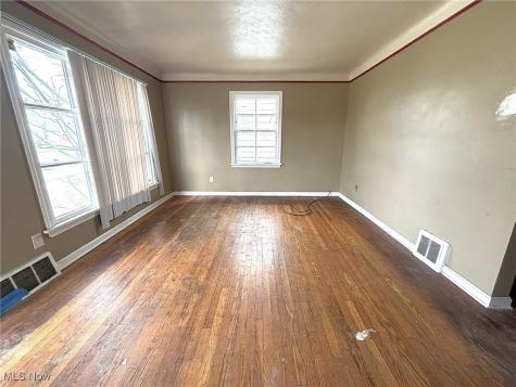 3927 E 153rd Street Cleveland OH 44128
