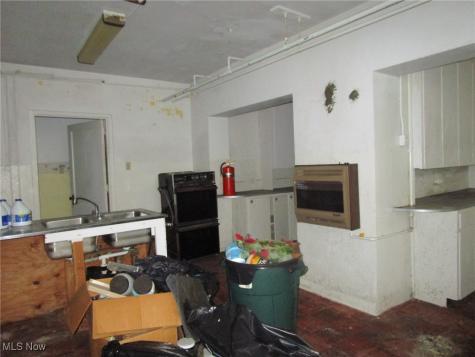 272 E Main Road Conneaut OH 44030