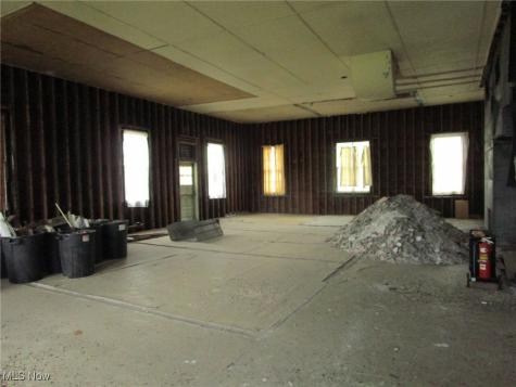 272 E Main Road Conneaut OH 44030