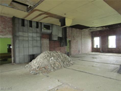 272 E Main Road Conneaut OH 44030