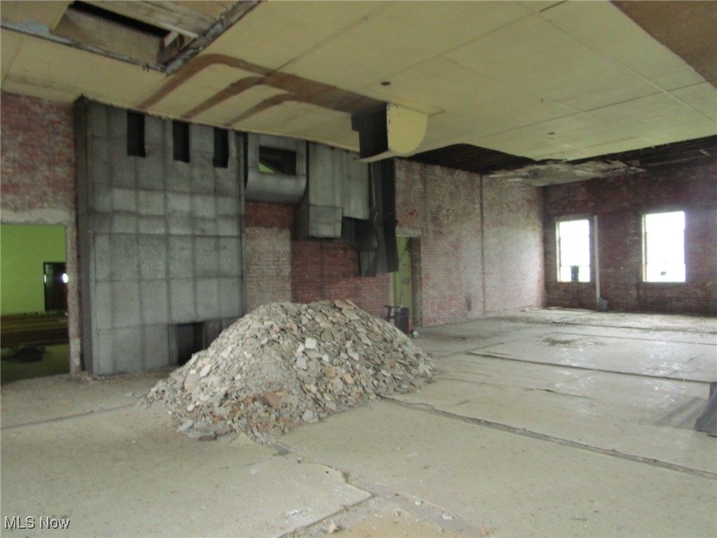 272 E Main Road Conneaut OH 44030