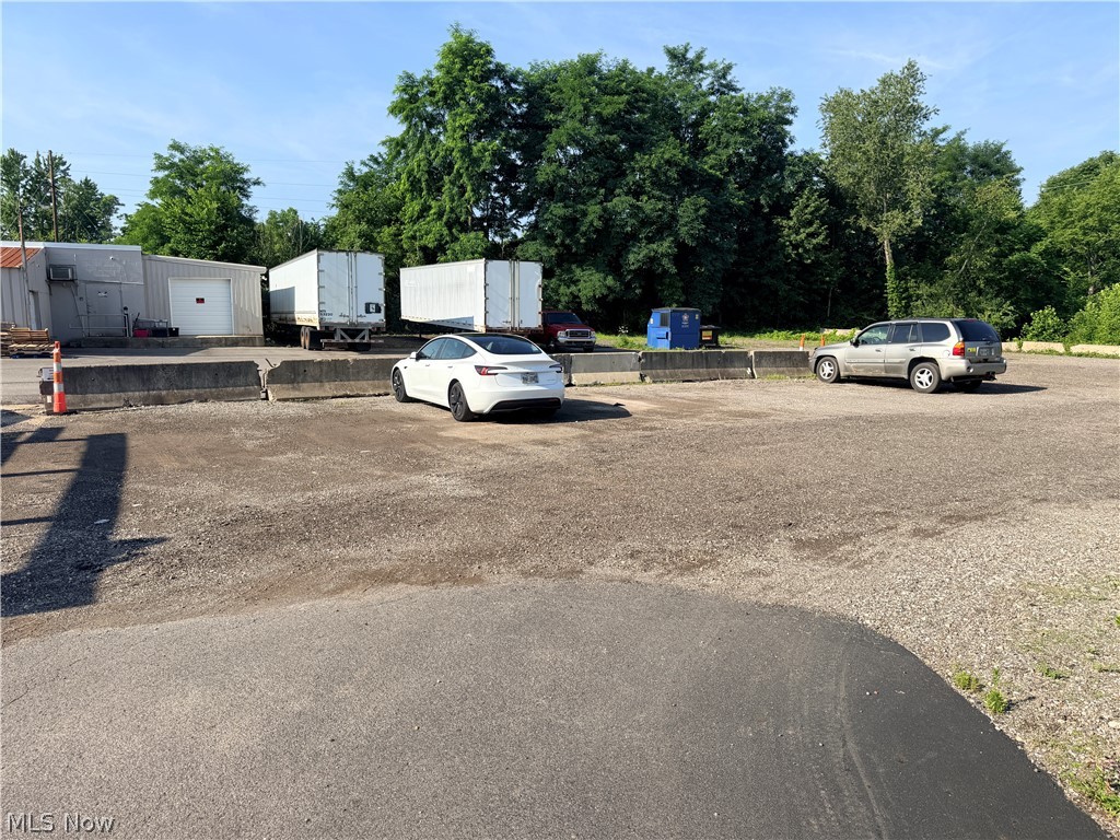 46 S Leavitt Road Leavittsburg OH 44430