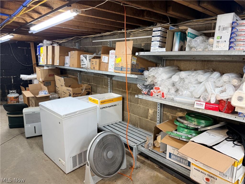 46 S Leavitt Road Leavittsburg OH 44430