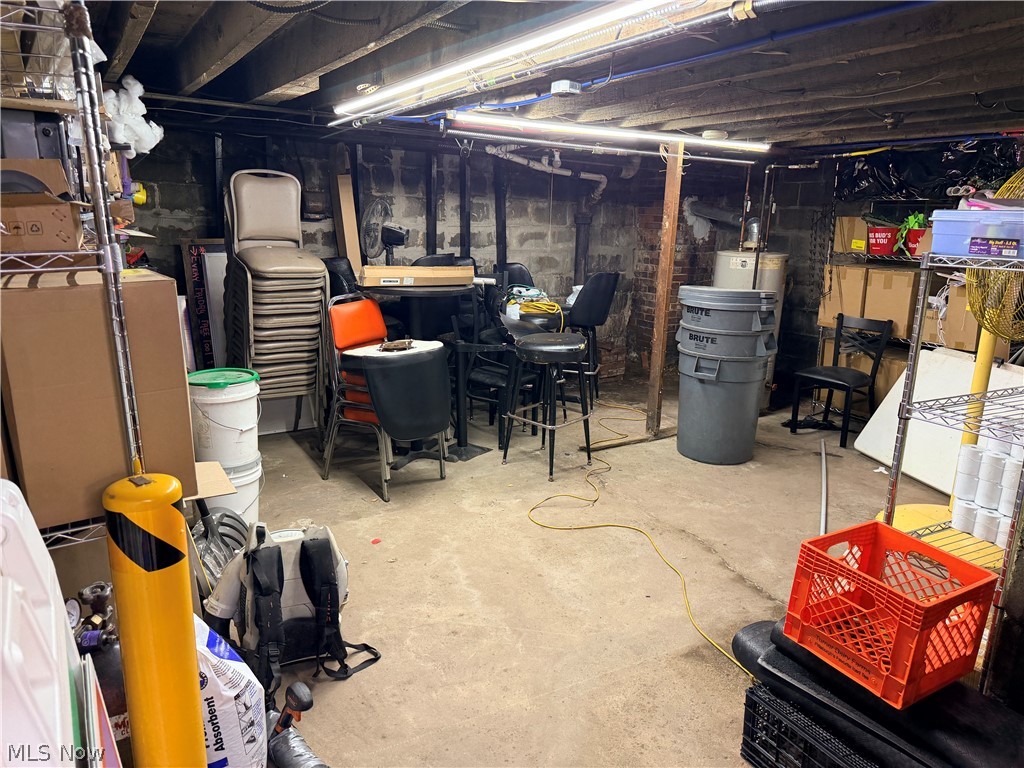 46 S Leavitt Road Leavittsburg OH 44430