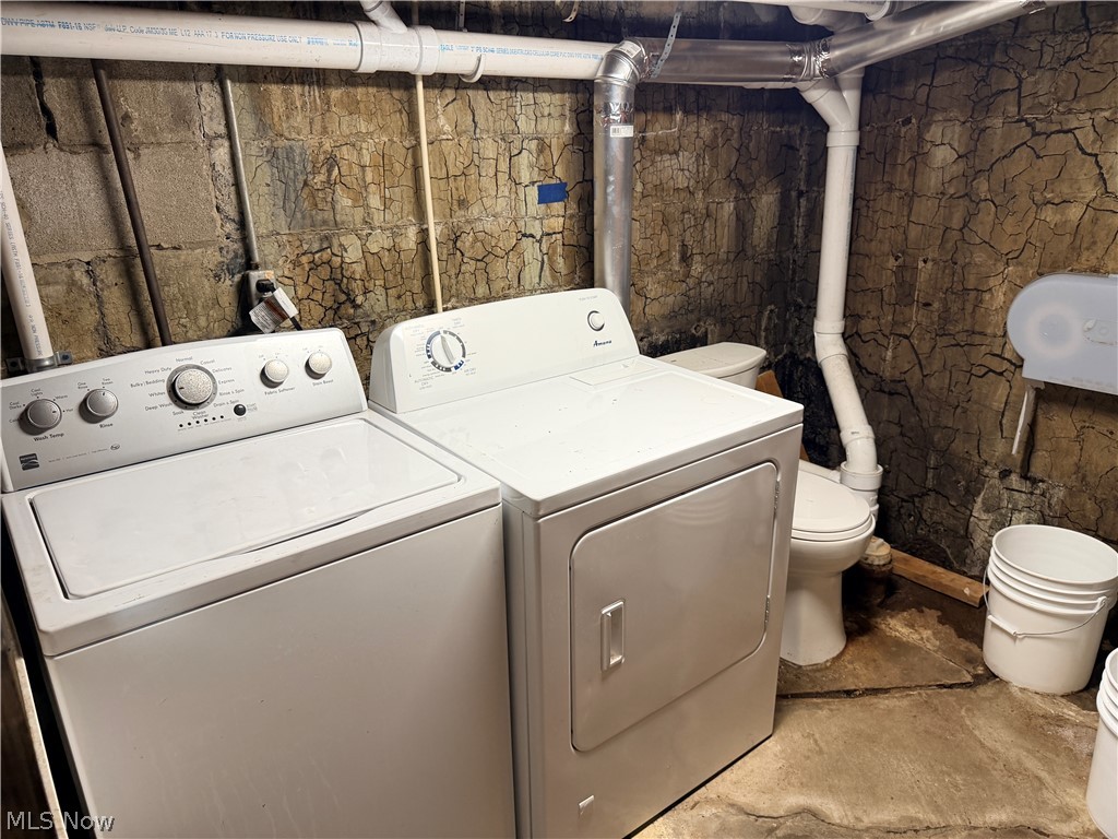 46 S Leavitt Road Leavittsburg OH 44430