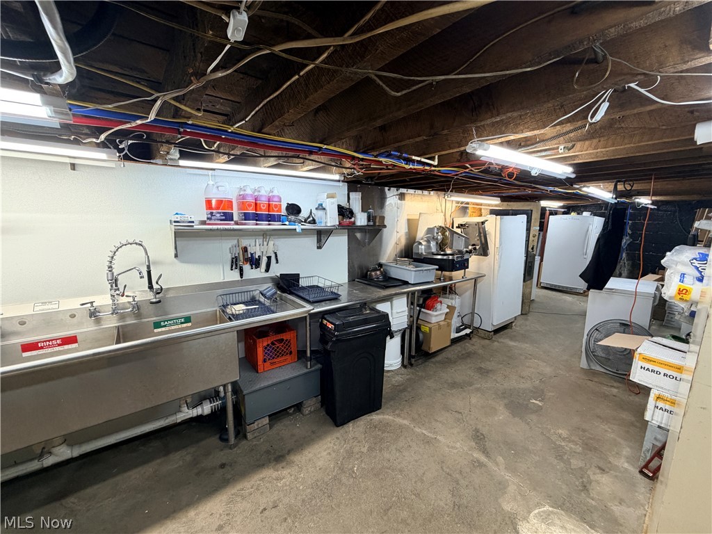 46 S Leavitt Road Leavittsburg OH 44430