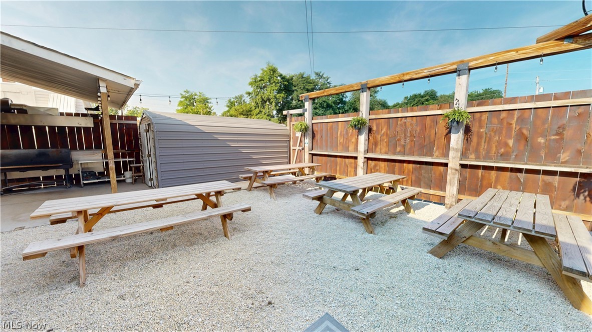 46 S Leavitt Road Leavittsburg OH 44430
