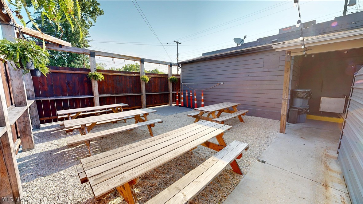 46 S Leavitt Road Leavittsburg OH 44430