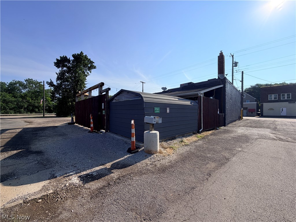 46 S Leavitt Road Leavittsburg OH 44430