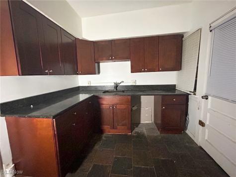 2899-2905 Hampton Road Cleveland OH 44120