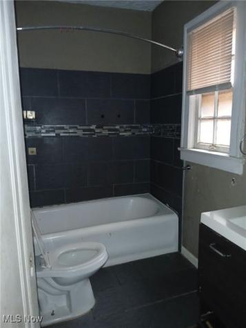 2899-2905 Hampton Road Cleveland OH 44120