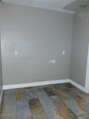 2899-2905 Hampton Road Cleveland OH 44120