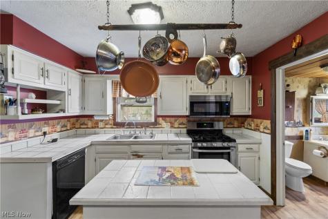 2377 Greensburg Road North Canton OH 44720