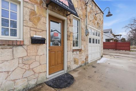 2860 Noble Road Cleveland OH 44121