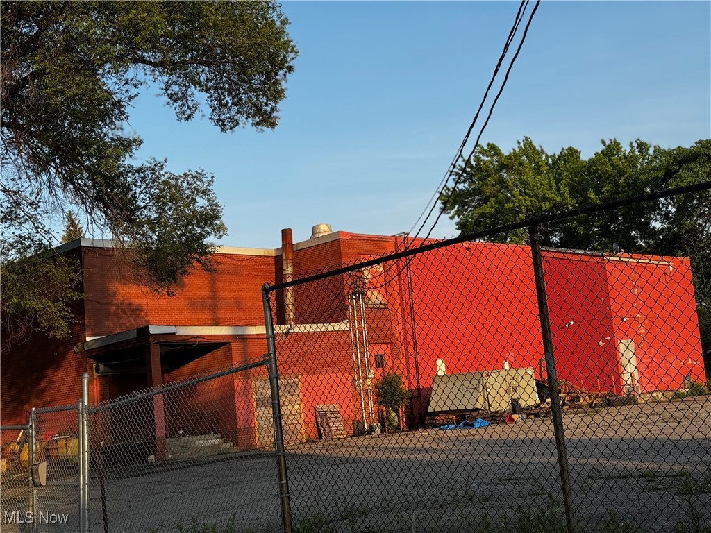 7412 Lawn Avenue Cleveland OH 44102