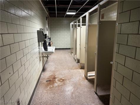 7412 Lawn Avenue Cleveland OH 44102