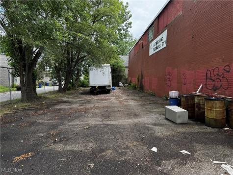 7412 Lawn Avenue Cleveland OH 44102