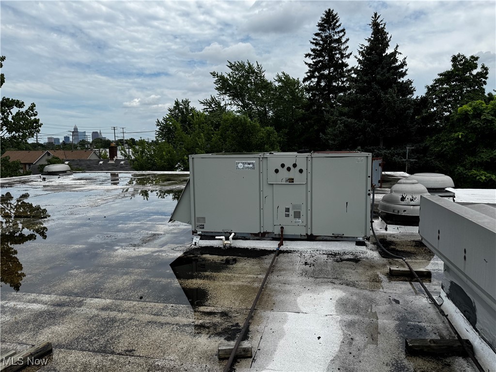 7412 Lawn Avenue Cleveland OH 44102