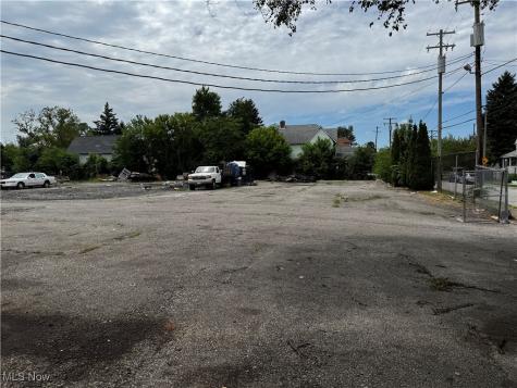 7412 Lawn Avenue Cleveland OH 44102