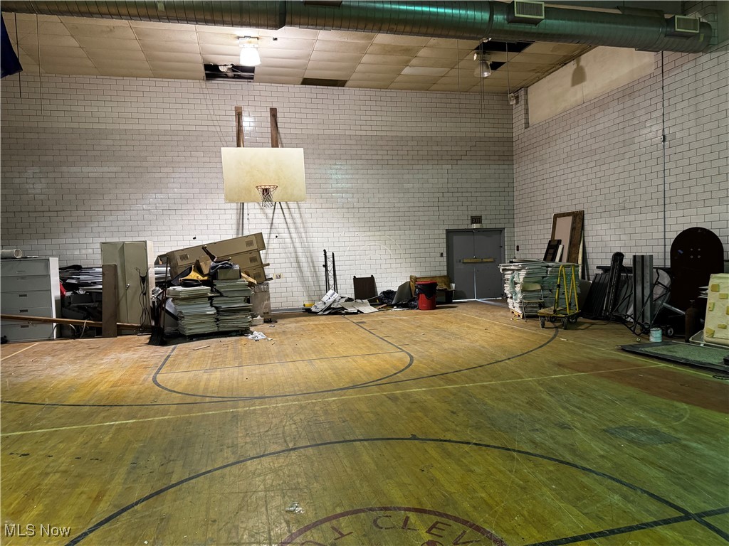 7412 Lawn Avenue Cleveland OH 44102