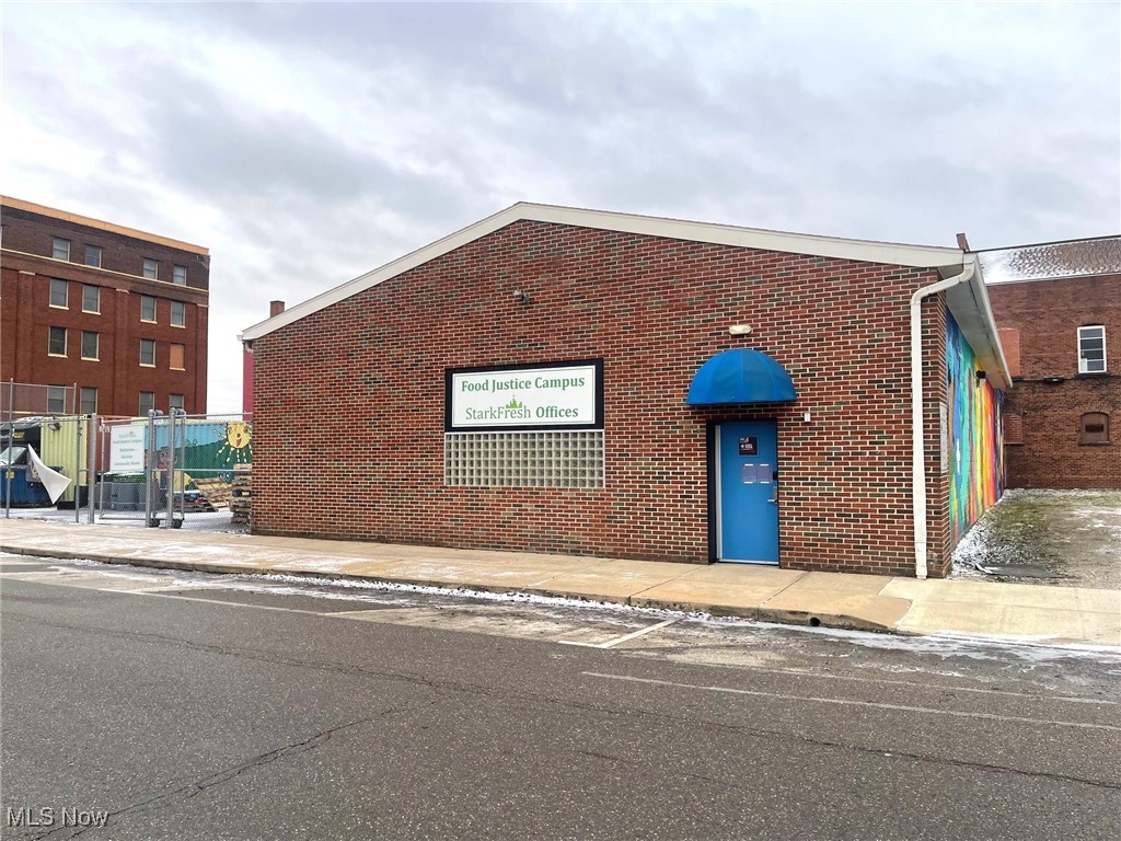 321 Cherry Avenue NE Canton OH 44702