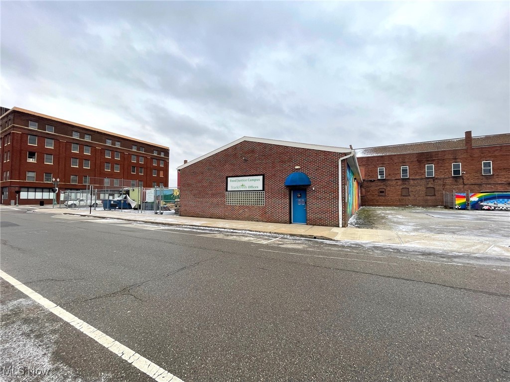 321 Cherry Avenue NE Canton OH 44702