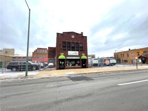 321 Cherry Avenue NE Canton OH 44702