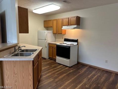 426 Oakwood Wadsworth OH 44281