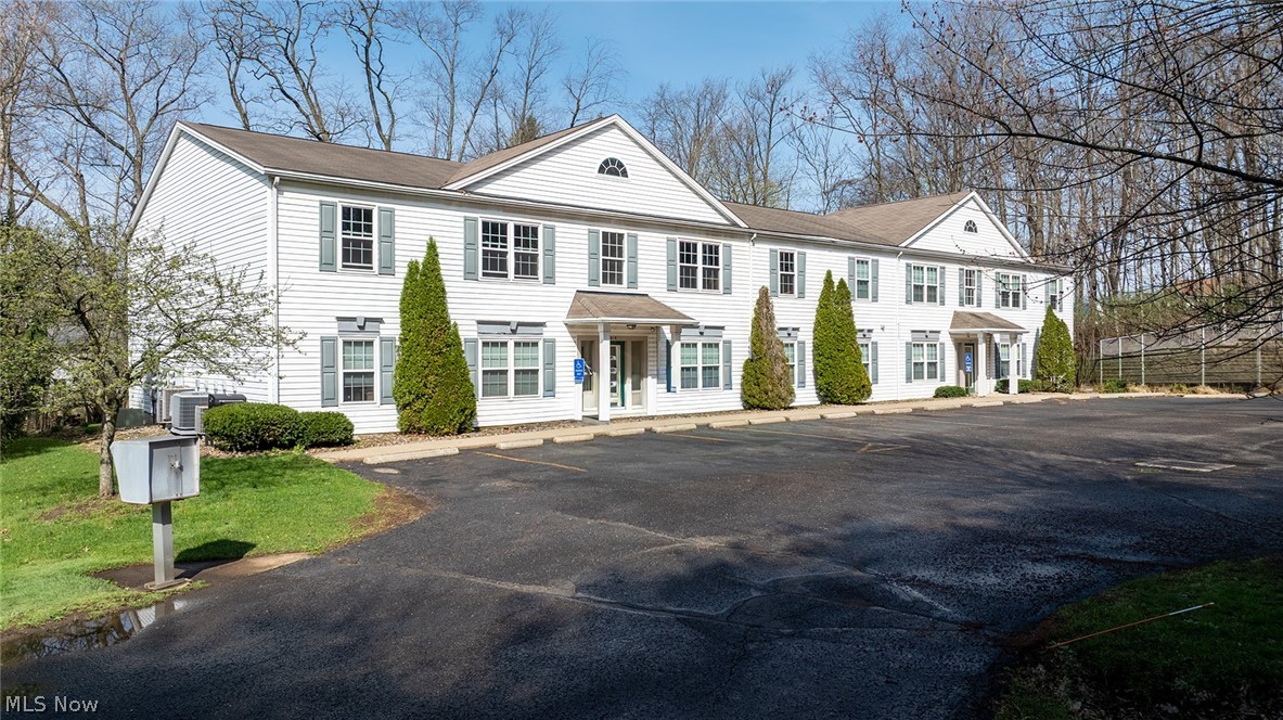 426 Oakwood Wadsworth OH 44281