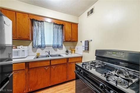 4560 E 104th Street Garfield Heights OH 44125