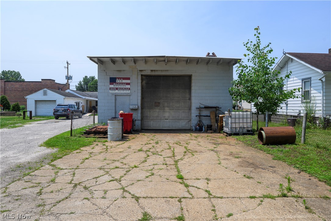 1128 N Main Street Uhrichsville OH 44683