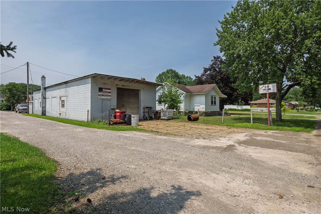 1128 N Main Street Uhrichsville OH 44683