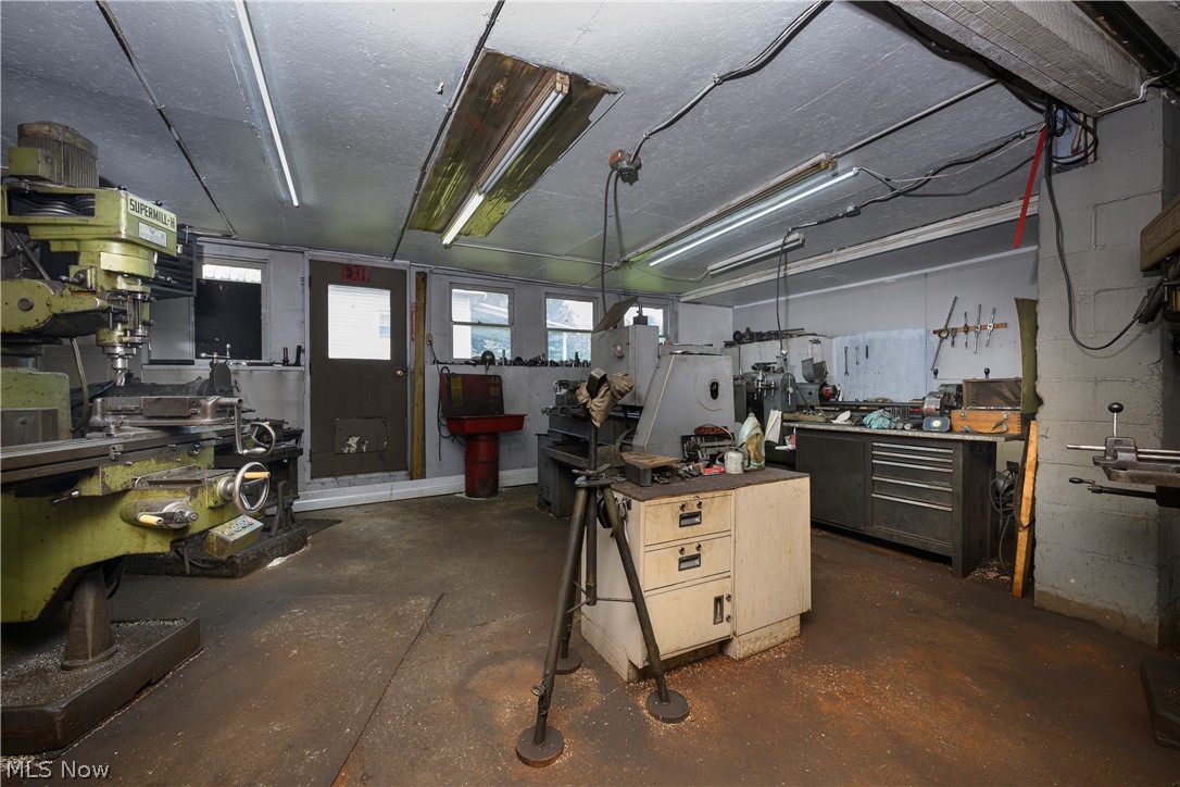 1128 N Main Street Uhrichsville OH 44683