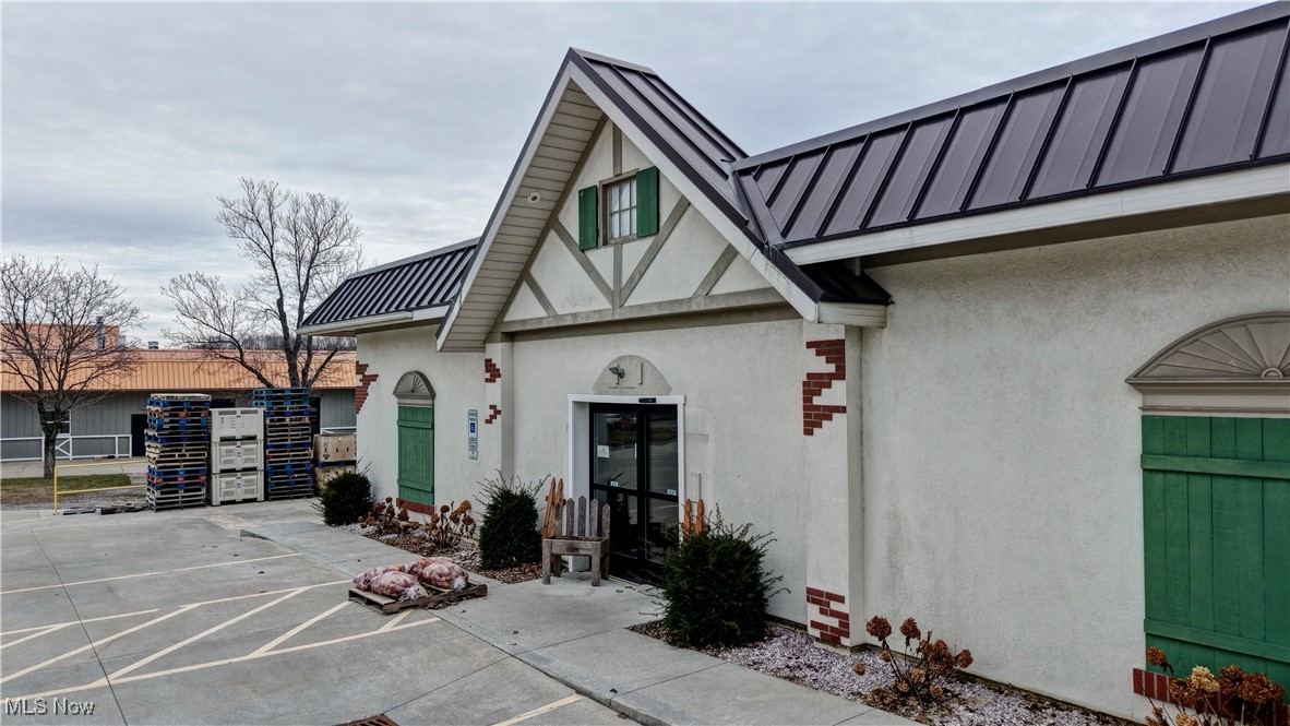 504 Dover Road NE Sugarcreek OH 44681