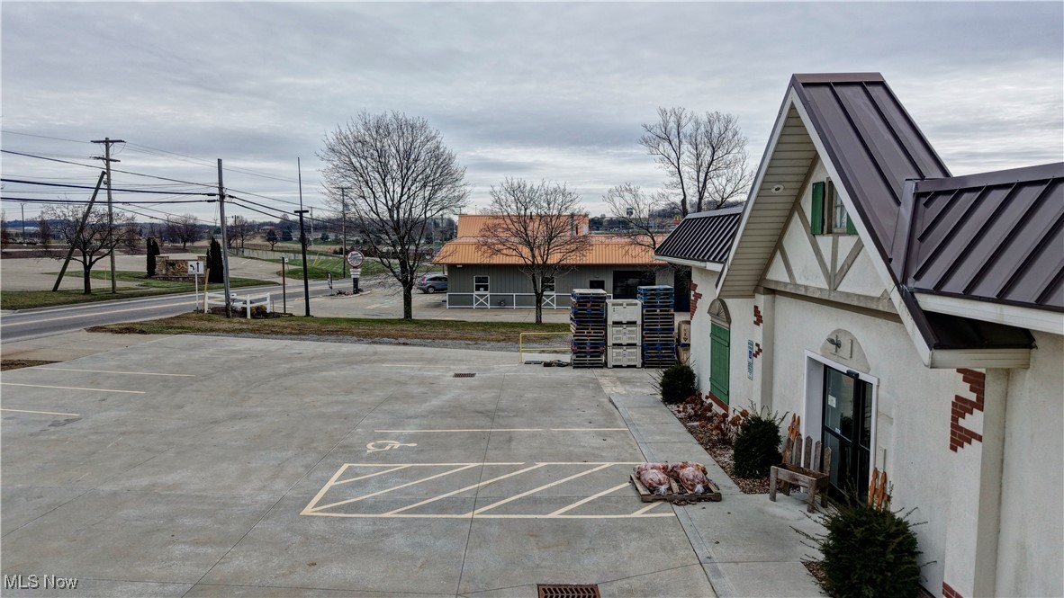 504 Dover Road NE Sugarcreek OH 44681