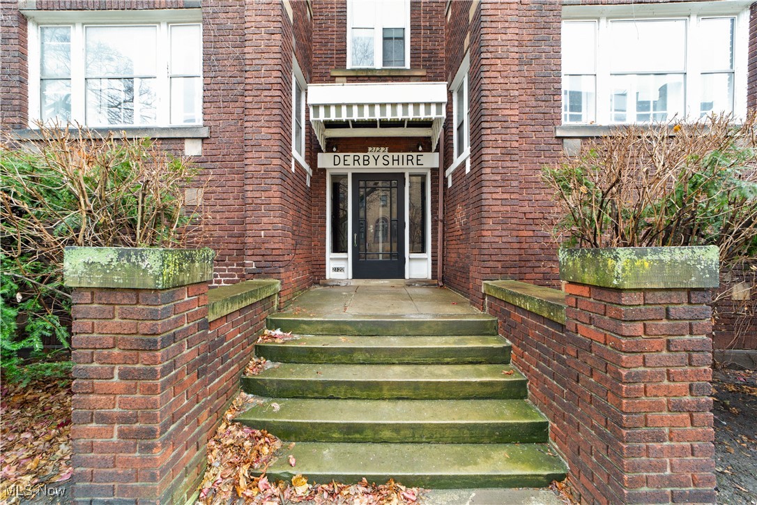 2122 Surrey Road Cleveland Heights OH 44106