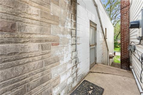 11 Canal Street E Navarre OH 44662