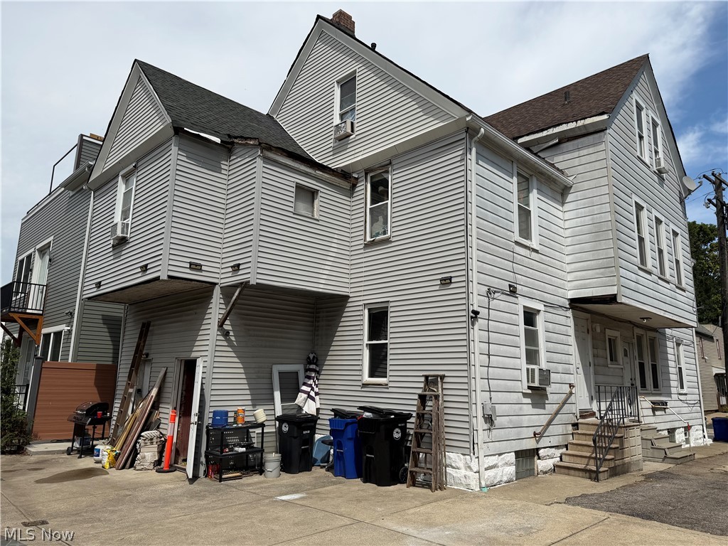 1946 E 124th Place Cleveland OH 44106