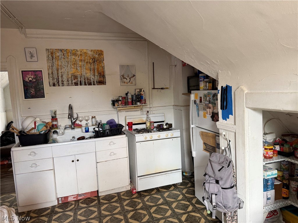 1946 E 124th Place Cleveland OH 44106