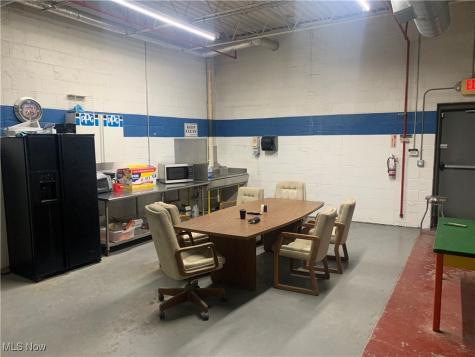 17399 Broadway Avenue Maple Heights OH 44137