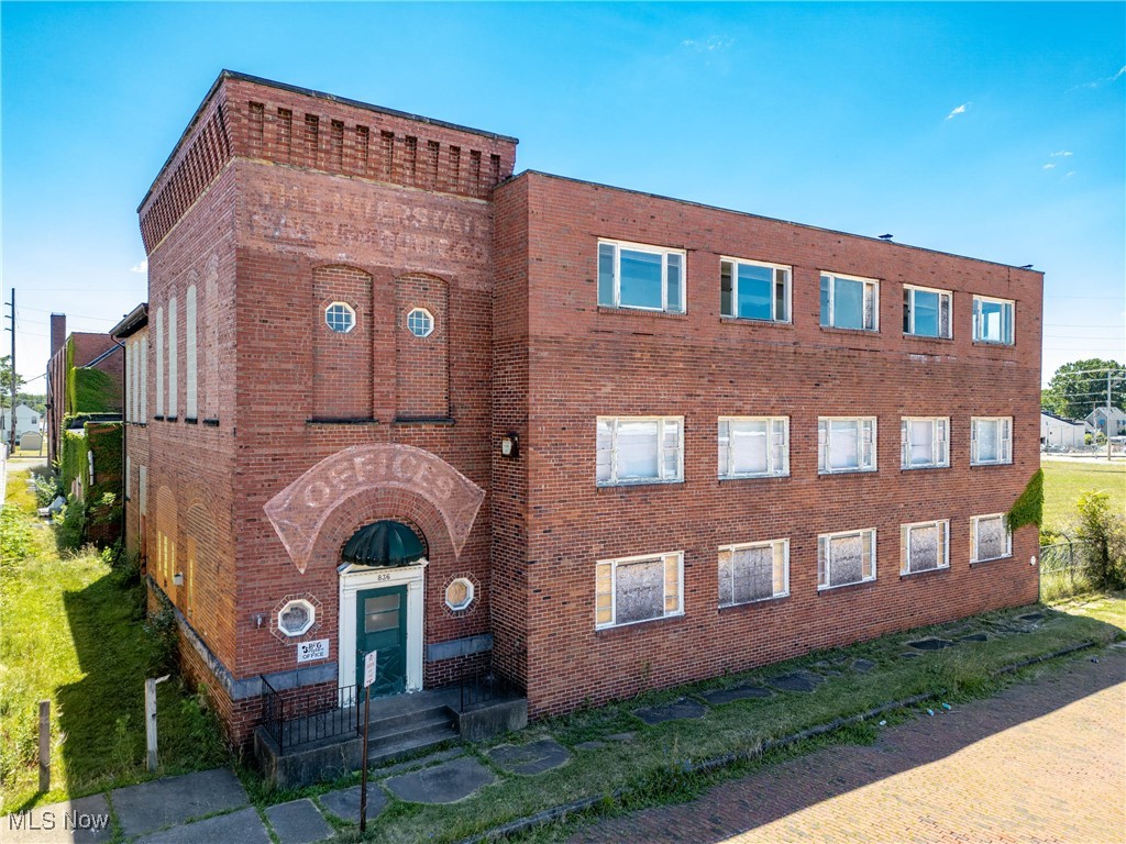 836 Savannah Avenue NE Canton OH 44704