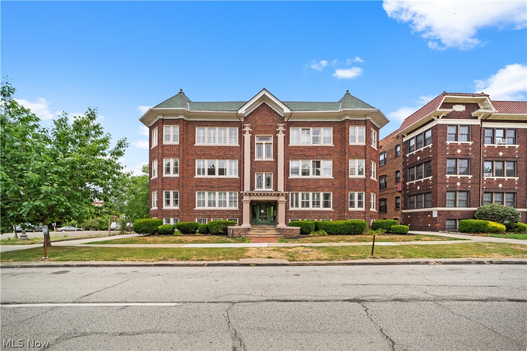 2729 Euclid Heights Boulevard Cleveland Heights OH 44106
